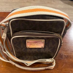 Michael Kors Signature Crossbody Great Condition